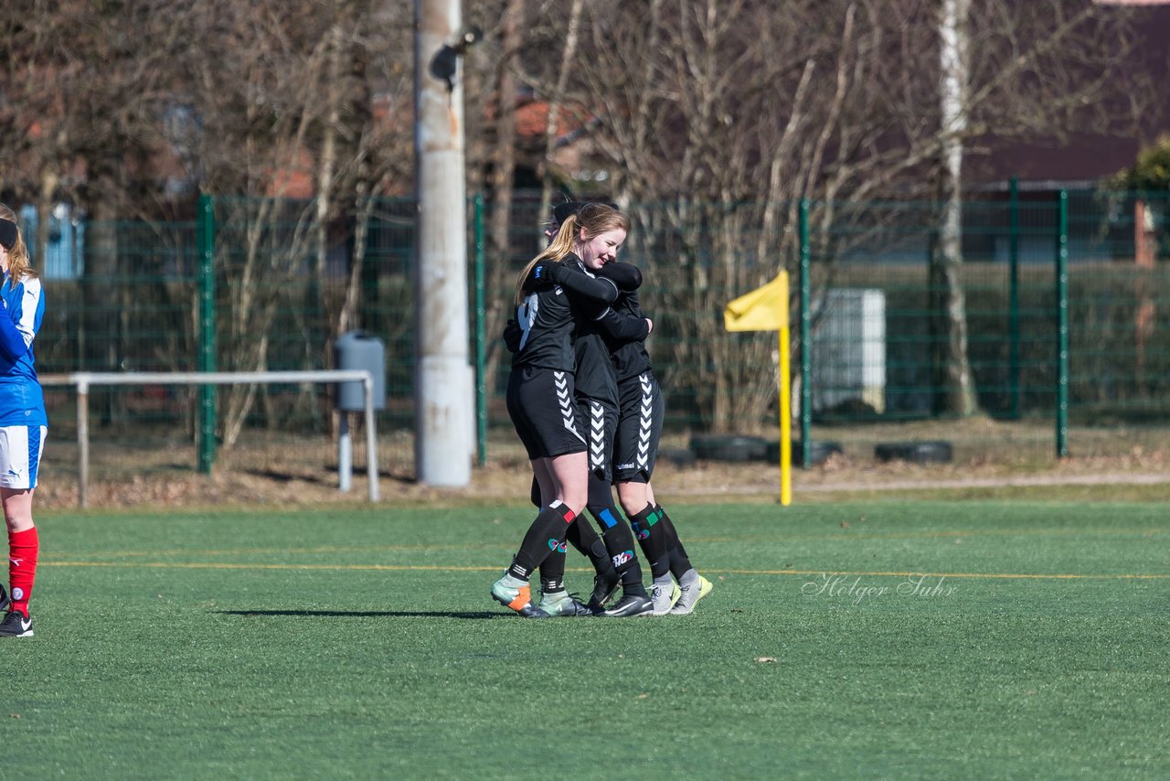 Bild 441 - B-Juniorinnen Halbfinale SVHU - Holstein Kiel : Ergebnis: 3:0